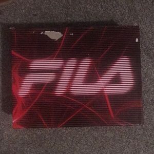 I am sell the different color bottom FILA’S.